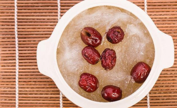 什么時候吃燕窩發(fā)揮的作用較好？在吃燕窩時需要注意哪些問題？