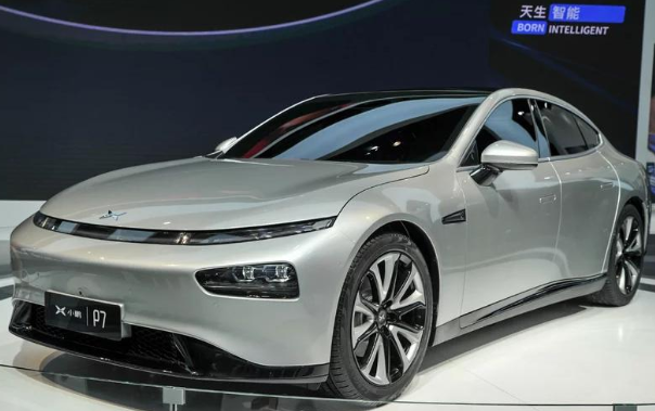 小鵬和蔚來哪個好？小鵬為什么比蔚來便宜很多？